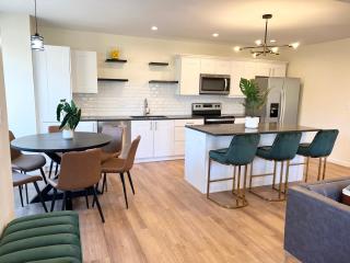 Beautiful Furnished 5-Bedroom House in Great Neighborhood - Bloomfield - 6
