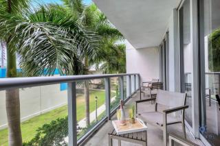 Apartment with Balcony - Pool- Near Beach - Hallandale Beach - 5