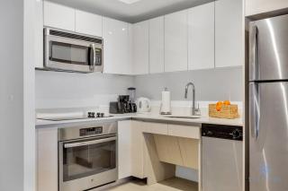 Apartment with Balcony - Pool- Near Beach - Hallandale Beach - 7