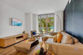 Apartment with Balcony - Pool- Near Beach - Hallandale Beach - 1