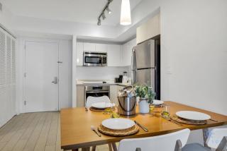 Apartment with Balcony - Pool- Near Beach - Hallandale Beach - 8