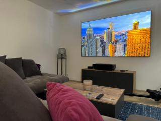 Jolie maison avec Salon Cinéma - 4