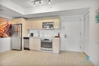 Modern Resort - Gym - Pool - Near Beach - Hallandale Beach - 5