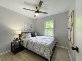 Fenced-In 3 BR Swingset, Carport, North Raleigh - Raleigh - 3