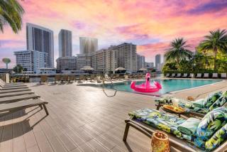 Modern Resort with Balcony - Near Beach - Pool - Hallandale Beach - 8