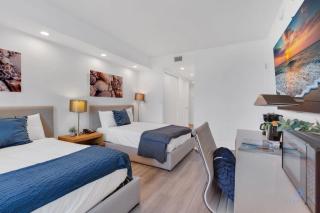 Modern Resort with Balcony - Near Beach - Pool - Hallandale Beach - 0