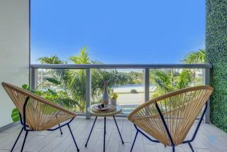 Tropical Apartment - Balcony - Resort, Pool - Gym - Hallandale Beach - 0
