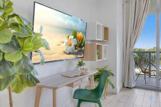 Tropical Apartment - Balcony - Resort, Pool - Gym - Hallandale Beach - 1