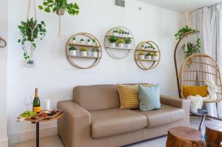 Tropical Apartment - Balcony - Resort with Pool and Gym - Hallandale Beach - 1