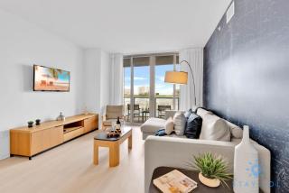 Modern Condo - Amazing Pool - Gym - Balcony - 1