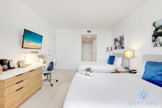 Balcony - Pool - Near Beach - Gym - Hallandale Beach - 3