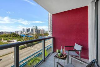 Modern Condo - Amazing Pool - Gym - Balcony - Hallandale Beach - 0