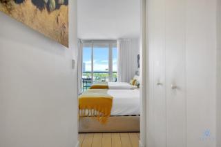 Modern Condo - Amazing Pool - Gym - Balcony - 2