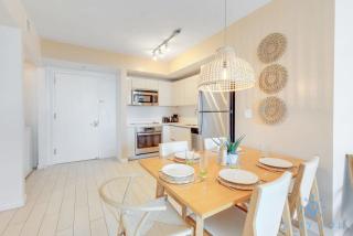 Pool - Apartment with Balcony - Gym - Near Beach - Hallandale Beach - 8
