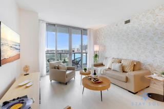 Pool - Apartment with Balcony - Gym - Near Beach - Hallandale Beach - 1