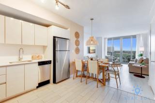 Pool - Apartment with Balcony - Gym - Near Beach - Hallandale Beach - 6