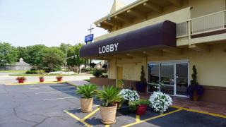 Virginia Inn - Lawrence - 7