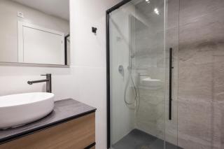 J Center Apartments - Patraix - AC & WiFi - 10 min City Center - 7