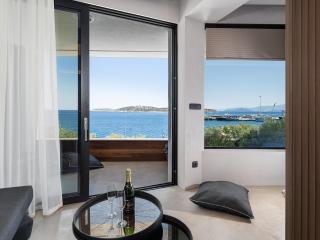 Seannamon Suites Unique Design Sea View Suites next to the beach - Agios Nikolaos - 4