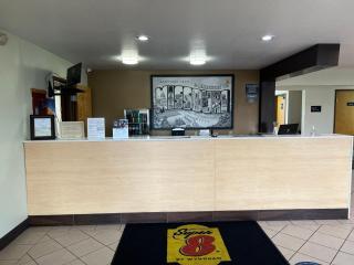 Super 8 by Wyndham Farmington - Farmington - 0
