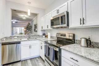 Tranquil Gainesville Gem with Lanai and Pool Access! - Gainesville - 1