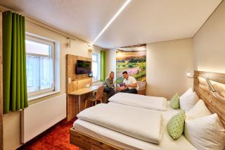 Landhotel Zur Grünen Kutte - Bernshausen - 4