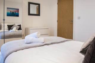 Luxury 2 Bed Apartment - 6