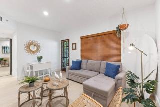 Bright and Stylish Apt in Las Olas Blvd Victoria Park - Fort Lauderdale - 9