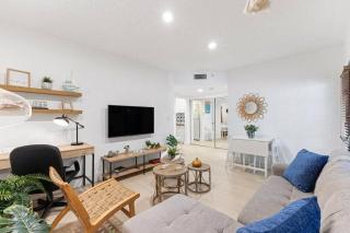 Bright and Stylish Apt in Las Olas Blvd Victoria Park - Fort Lauderdale - 4