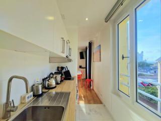 2 Pièces, face casino, 20 mètres plage. - 4