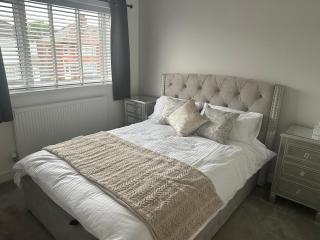 Luxury Modern Spacious House - 2