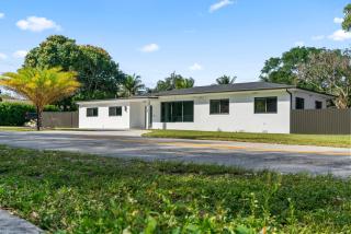 Full Amenities Big House Miami Pool Jacuzzi 6BR L64 - Miami - 1