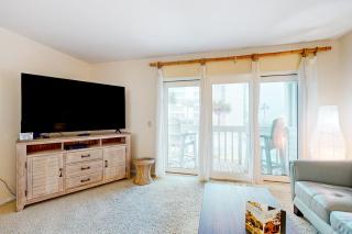 Ocean-view townhome with balcony & W/D - walk to beach - dog-friendly - 9