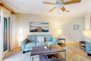 Ocean-view townhome with balcony & W/D - walk to beach - dog-friendly - 5