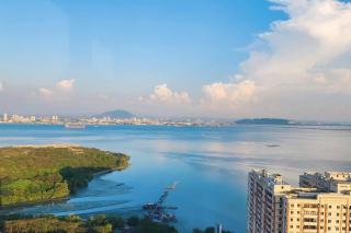 Bathtub with Seaview, 8pax, Urban Suites - 5km to Komtar - George Town - 1