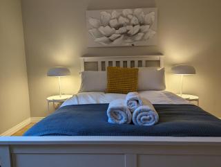 Stunning Riverside Apartment - Belfast - 2