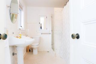 Stone Chalet Bed & Breakfast Inn - Ann Arbor - 7