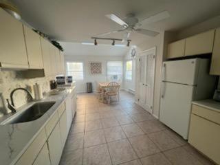5 Bedrooms That Sleeps 14! Home Has Ocean Views! 50 Feet From Beach Ramp!!!! - 8