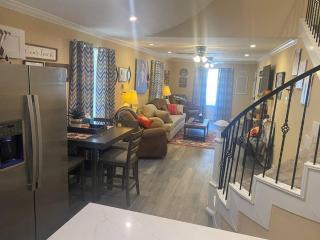 StockYards-BBobs-4mins! GrayLee House.4-Bedrooms - 2