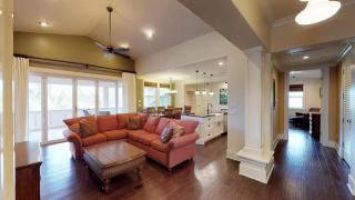 Elegant Poolside Penthouse w Private Elevator - Koloa - 0