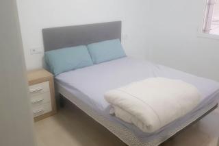 Three private bedrooms with private bathroom in spacious apartment in Alicante, shared kitchen and living room, the host lives in the apartment - Alicante - 6