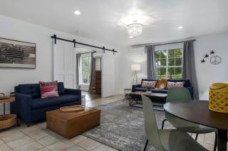 Casa Crabapple Guesthouse Sleep 5 plus Hot Tub - Fredericksburg - 4