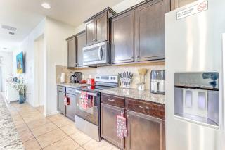 Spacious Family Villa Pool Parking Near Disney World - 1