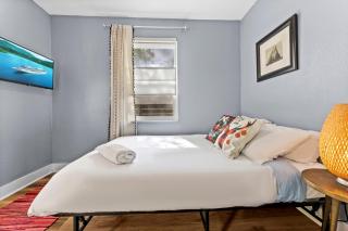 Close Authentic ATX Winter Holiday Retreat with Pool, Fenced Yard, 4min to Capitol - 5