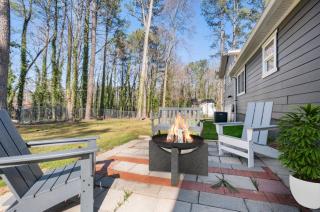 Outdoor Projector, Arcade, Fire Pit, 2 Car Garage, 2 Living Rooms - Snellville - 7