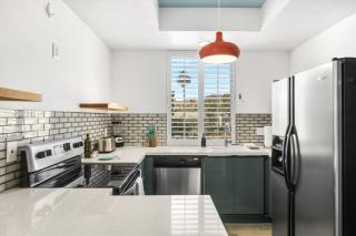 Modern & Uncluttered - A Ryson Property - Palm Springs - 9