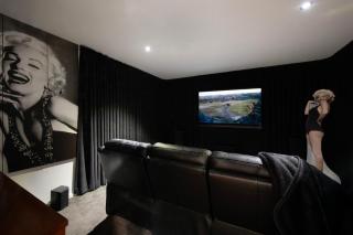 Alofi- stunning views and a private cinema room! - 8