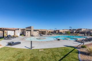 Sunny 3-Bedroom Villa - St. George - 9