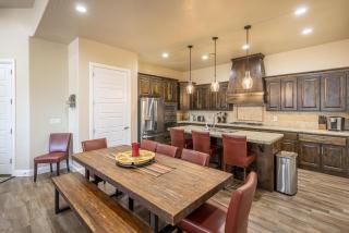 9th Hole Clubhouse Stroll - 7