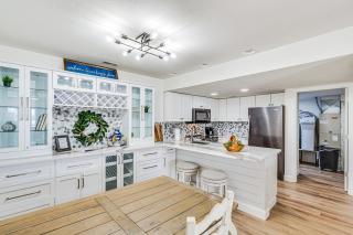 Regatta Bay Condo with Balcony and Water Views! - Four Seasons - 4